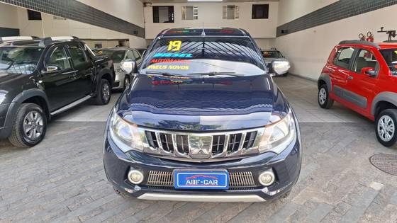 MITSUBISHI L200 TRITON 2.4 16V TURBO DIESEL SPORT HPE CD 4P 4X4 AUTOMÁTICO MITSUBISHI L200 TRITON 2.4 16V TURBO DIESEL SPORT HPE CD 4P 4X4 AUTOMÁTICO